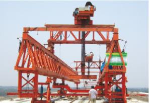 伸缩导梁架桥机